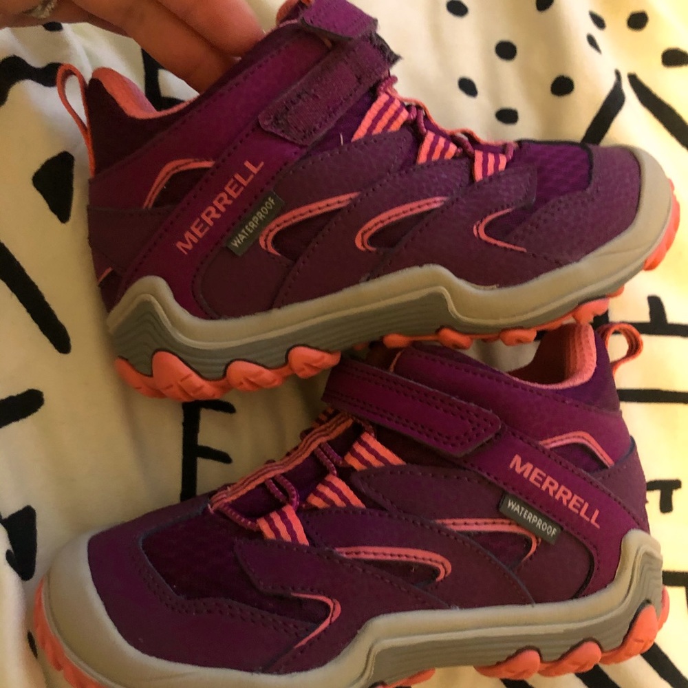 Merrell girls hiking shoes 10.5 never worn